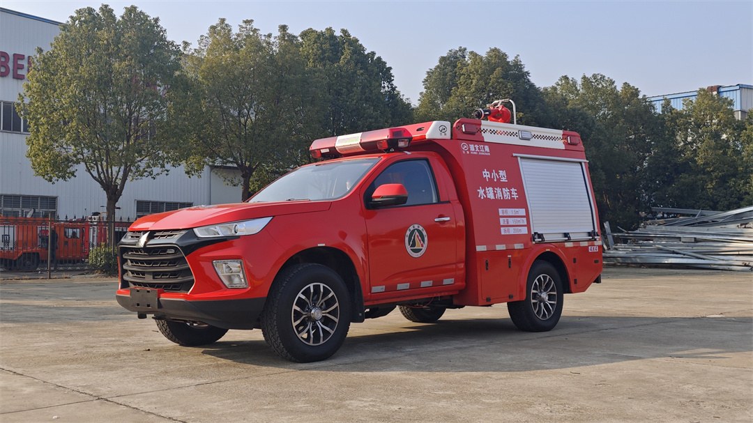 庆铃皮卡单排1.5吨水罐消防车02.jpg