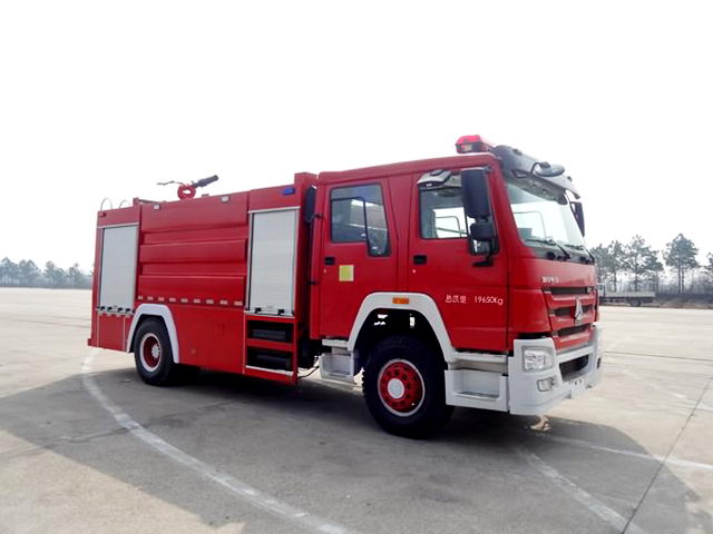 豪沃8吨泡沫消防车（国四）
